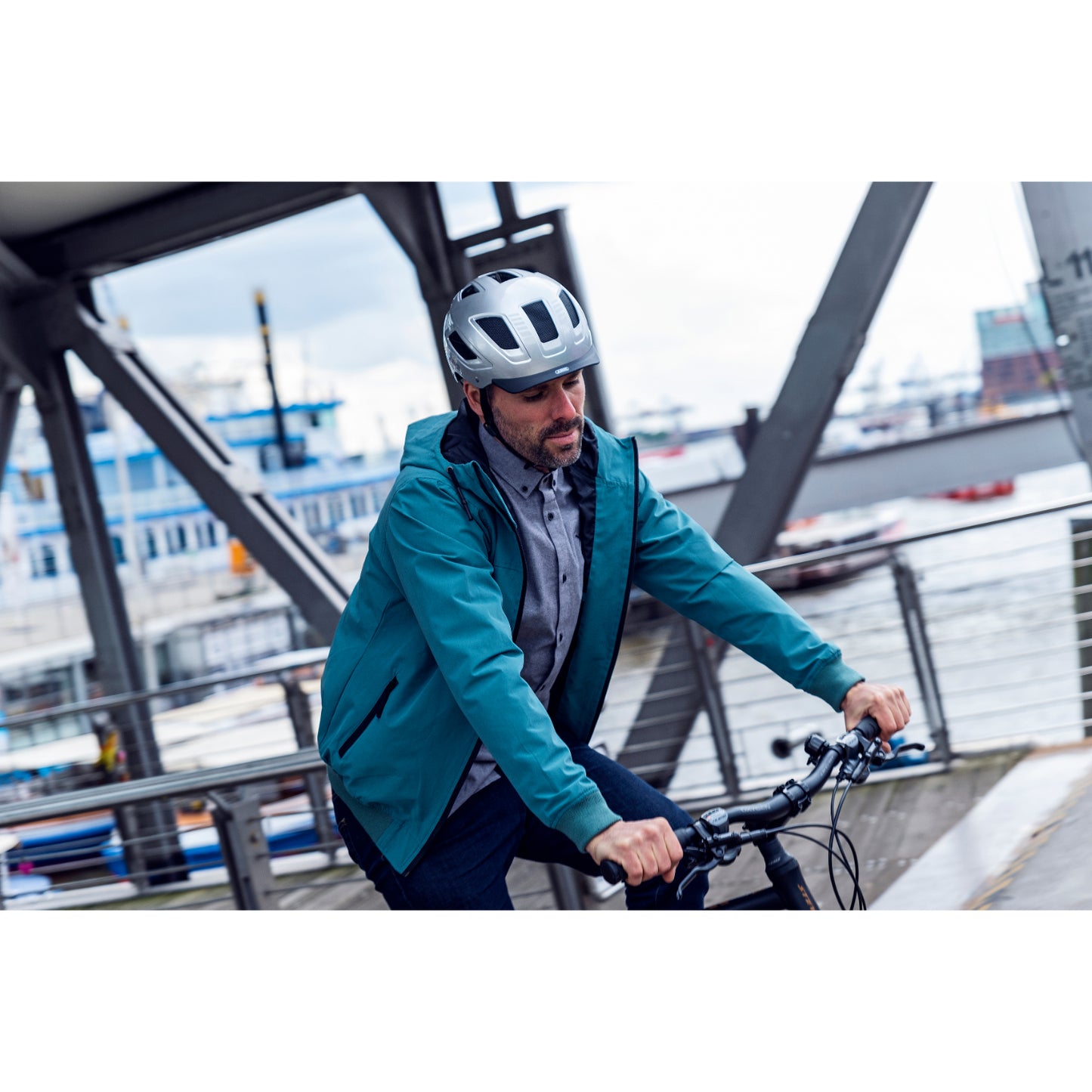 Casco ABUS HYBAN 2.0 -mejor-bicicleta-antirrobo-urbana-diseño-chile-hibrida-aro-28-29-candado-integrado-online