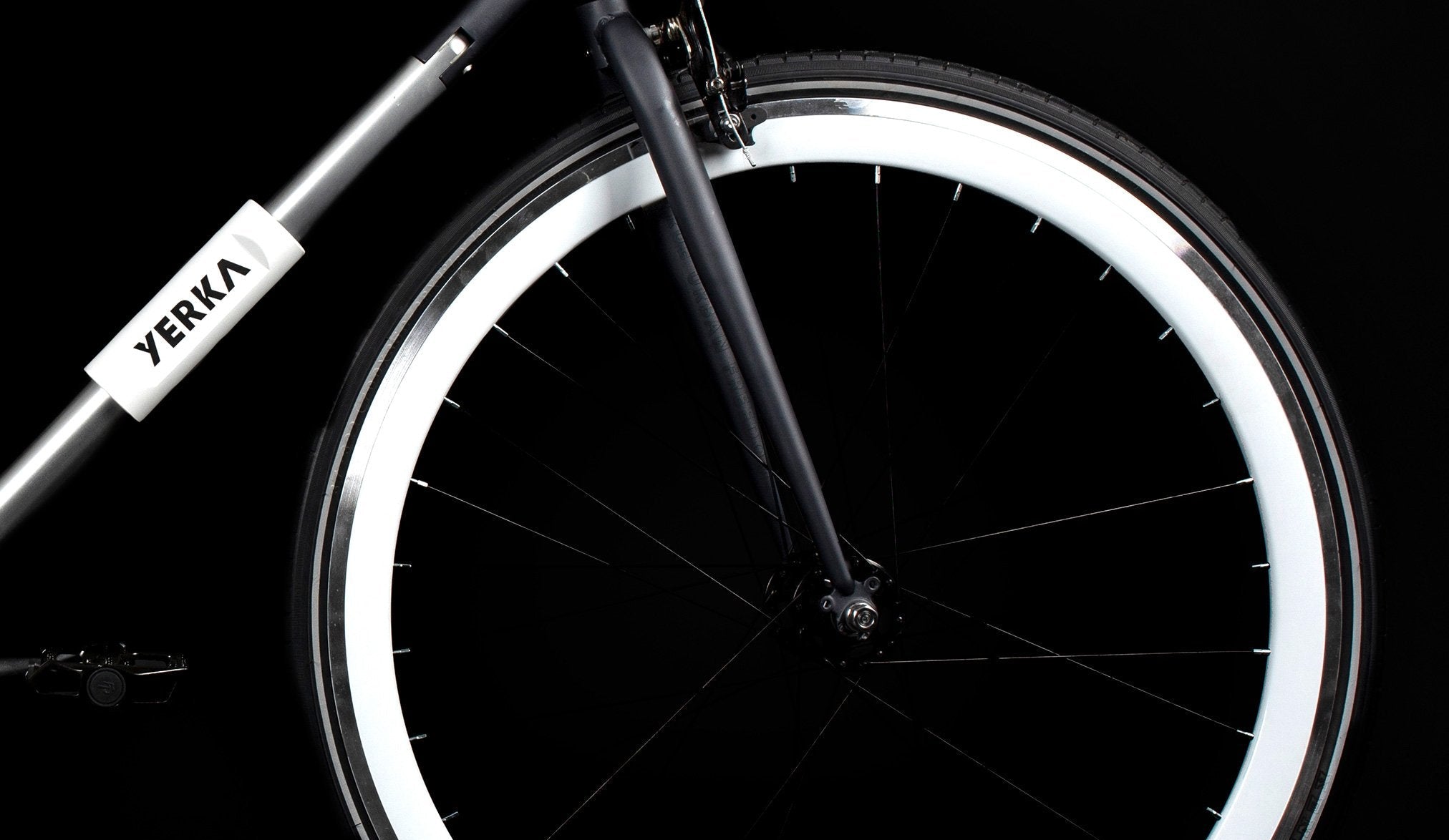 YERKA V3 Blanca S 1 Velocidad [Detalles Estéticos] -mejor-bicicleta-antirrobo-urbana-diseño-chile-hibrida-aro-28-29-candado-integrado-online